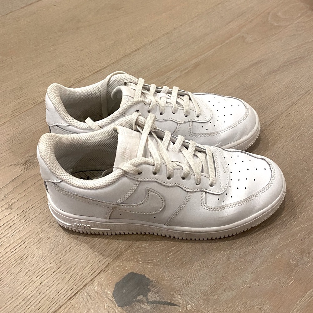 Youth Nike Air Force size 3